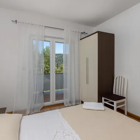 3 Bedroom Pet Friendly In *