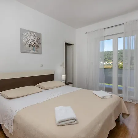3 Bedroom Pet Friendly In Supetarska Draga