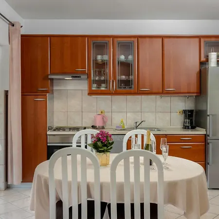 3 Bedroom Pet Friendly In