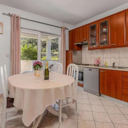 3 Bedroom Pet Friendly In Supetarska Draga