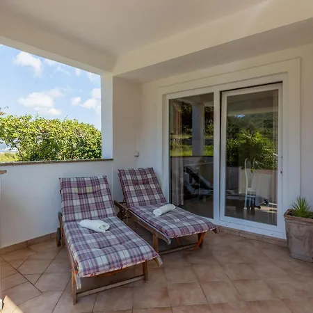 3 Bedroom Pet Friendly In Holiday home Supetarska Draga