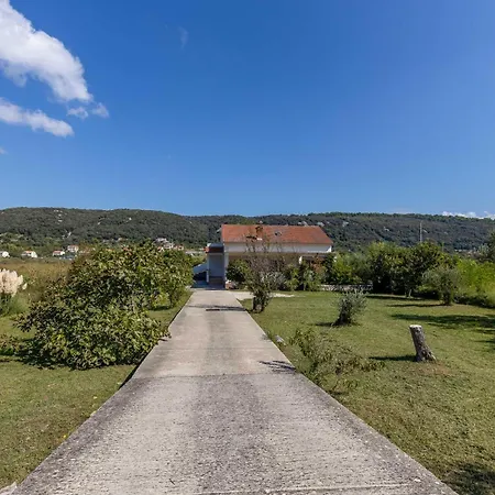 3 Bedroom Pet Friendly In *