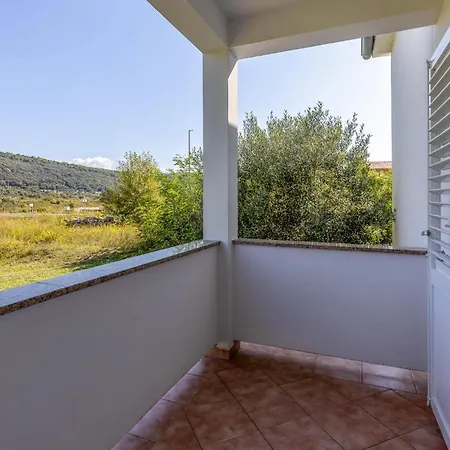 3 Bedroom Pet Friendly In *